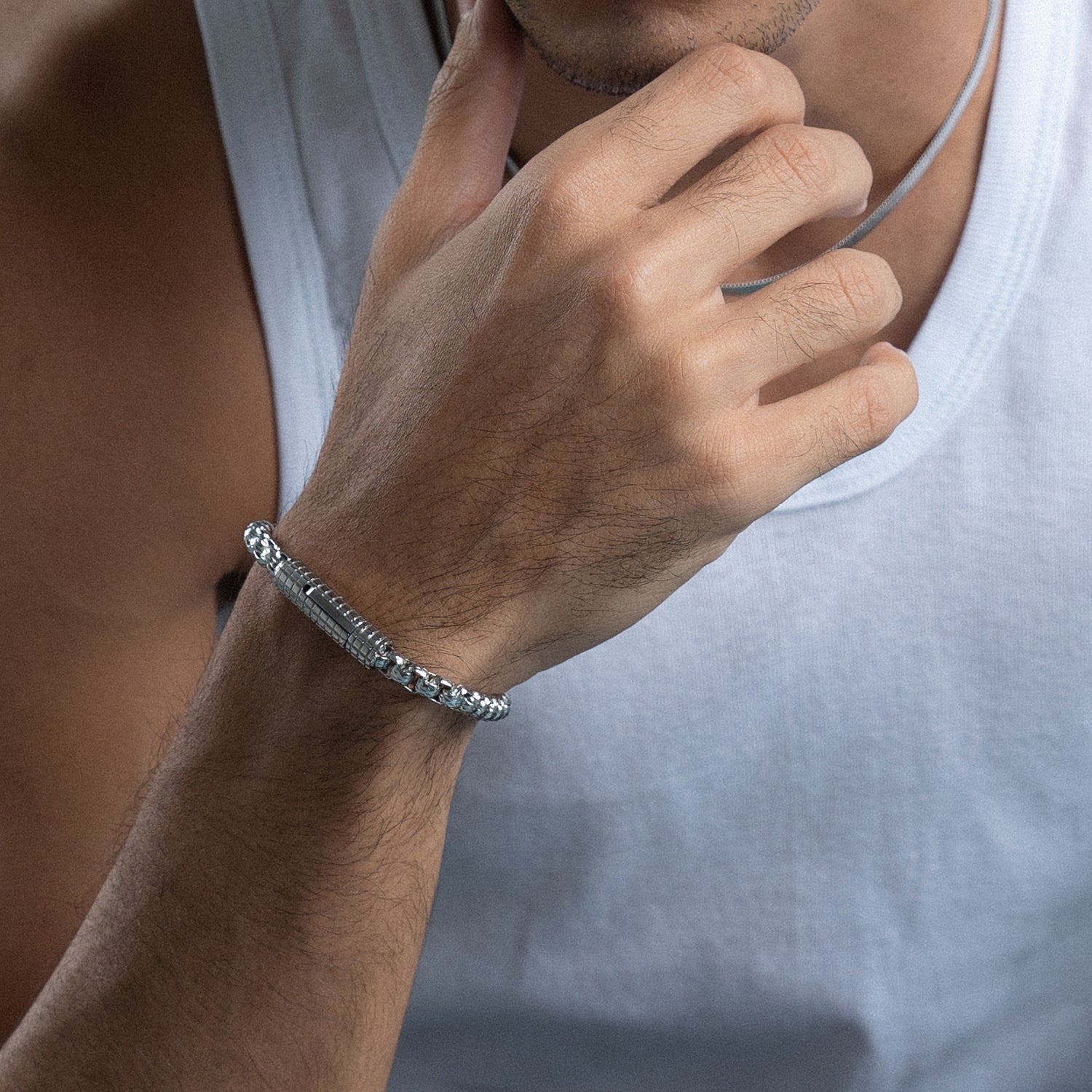 BRACELETS & NECKLACES