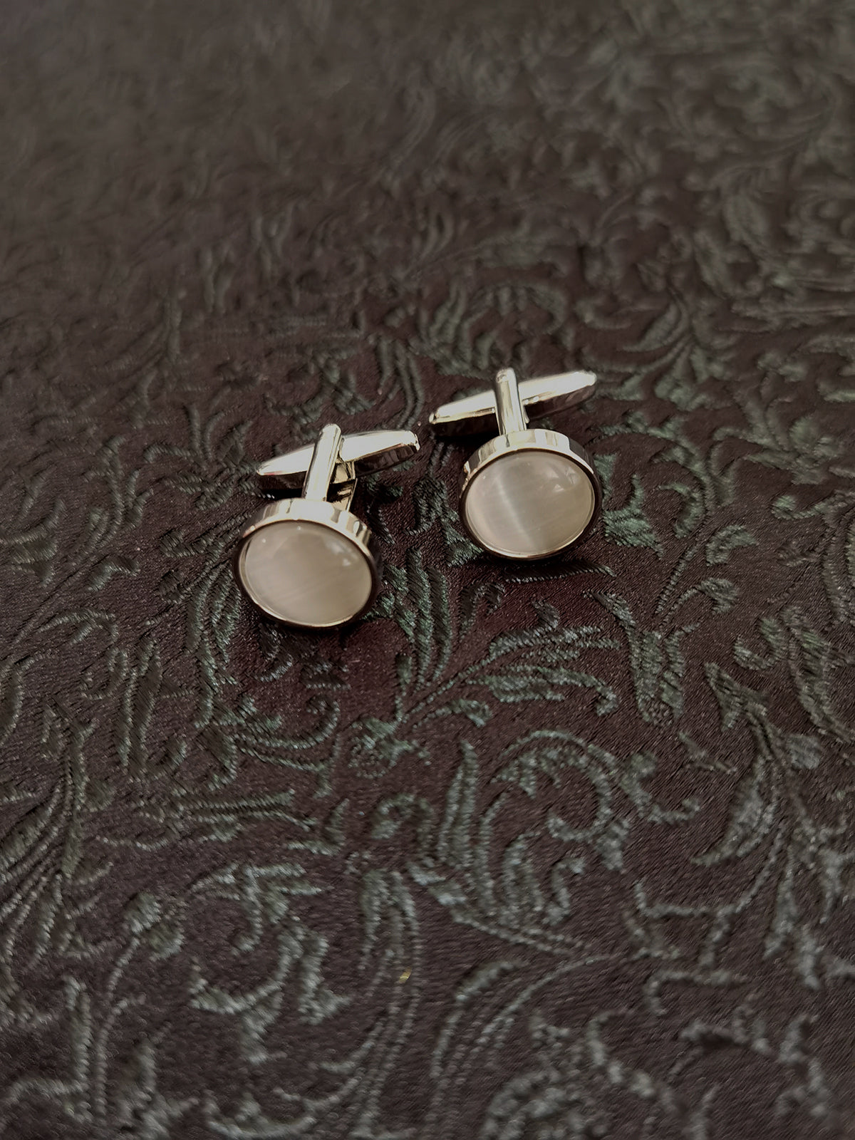 THE CAT EYES QUARTZ W
