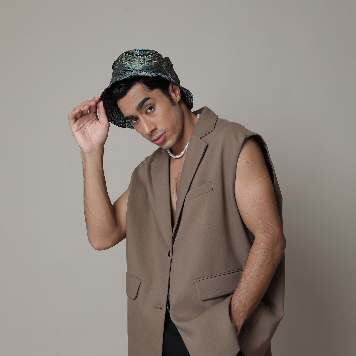 ZAIN BG X SHIN BUCKET HAT