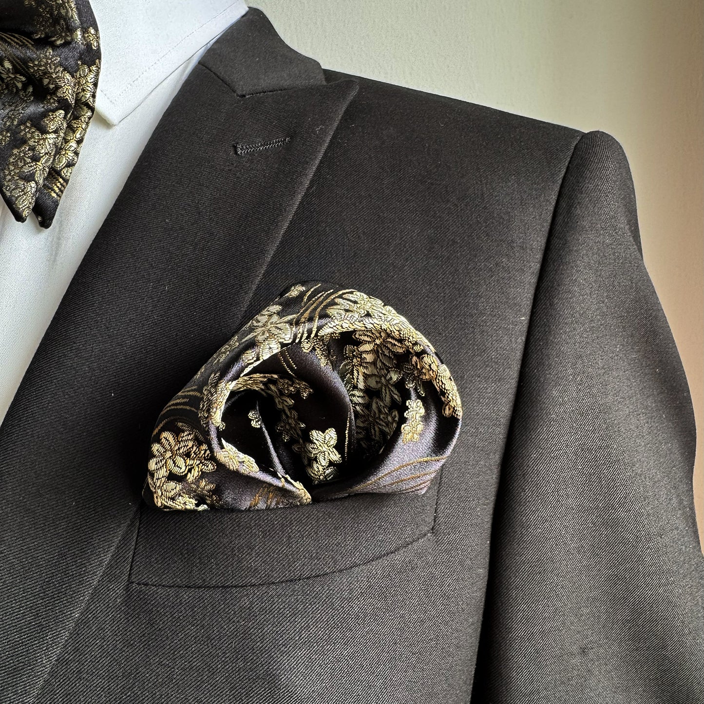 THE TERU POCKET SQUARE