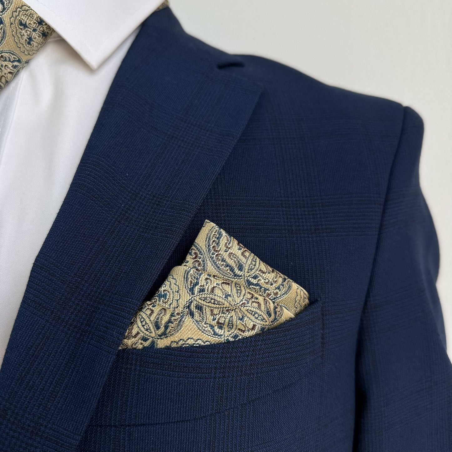 THE RUI YUAN POCKET SQUARE