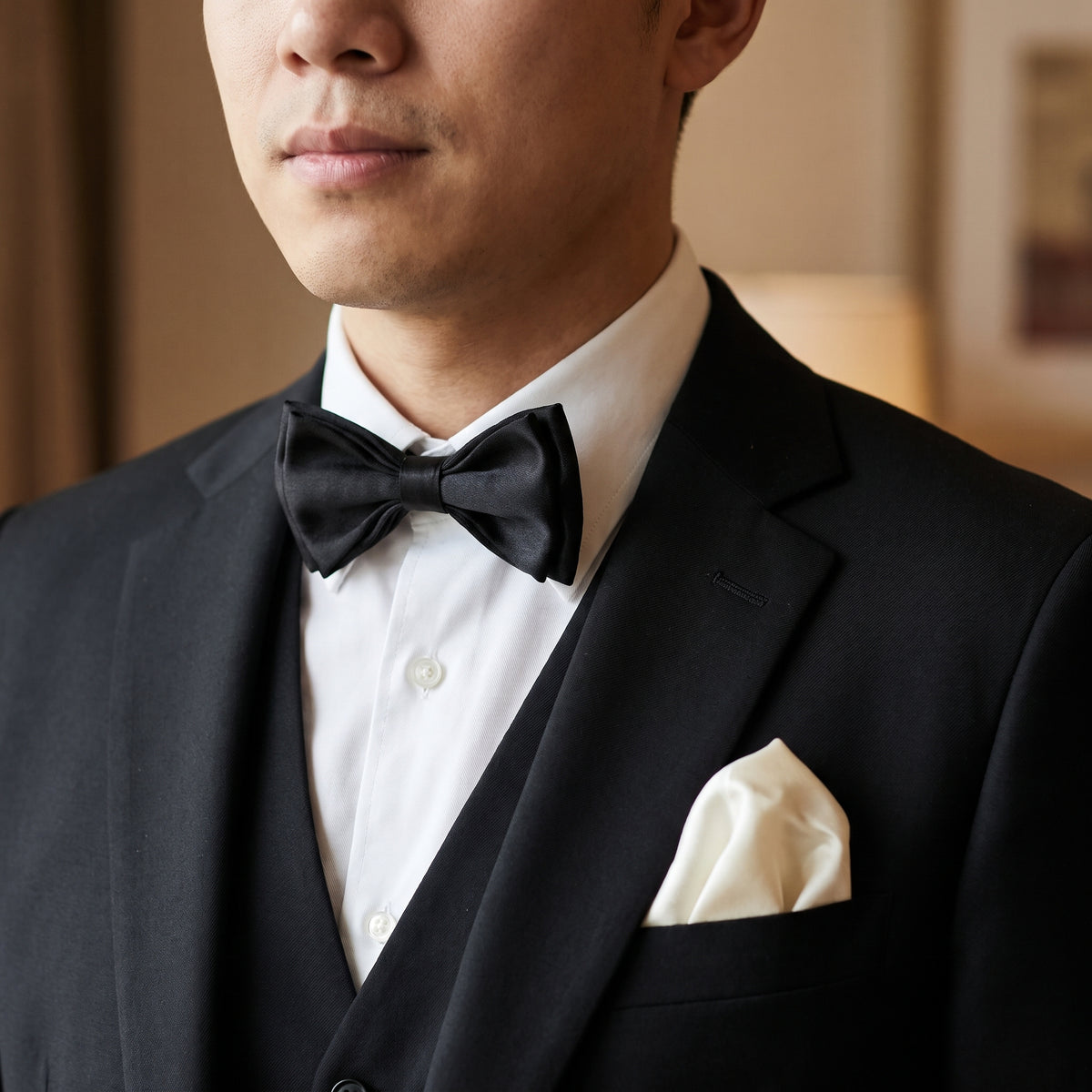 THE ONYX SATIN BOWTIE